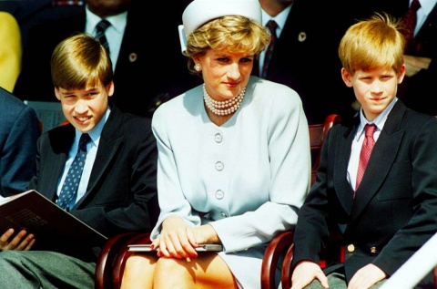 Prince-William-With-Mother-Princess-Diana-And-Prince-Harry-1200x7921