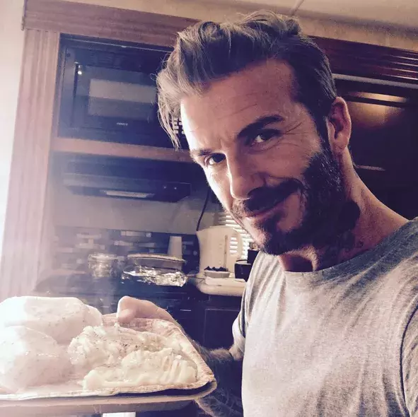 Ať už jsou ti předešlí chlapci kdokoli, nikdo nemá na krále Davida Beckhama! I když už je v „profesním důchodu“, pořád je to ten nejhezčí chlap, jehož fotky můžete na Instagramu najít.
Foto: @davidbeckham