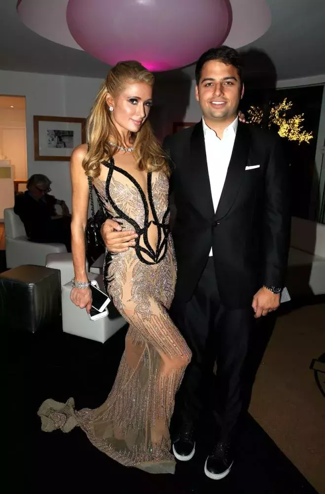 Téměř zapomenutá dědička Paris Hilton (35) se sice už na obálkách časopisů moc neukazuje, vypracovanou postavu si ale stále drží. Ve Francii se pochlubila vosím pasem.