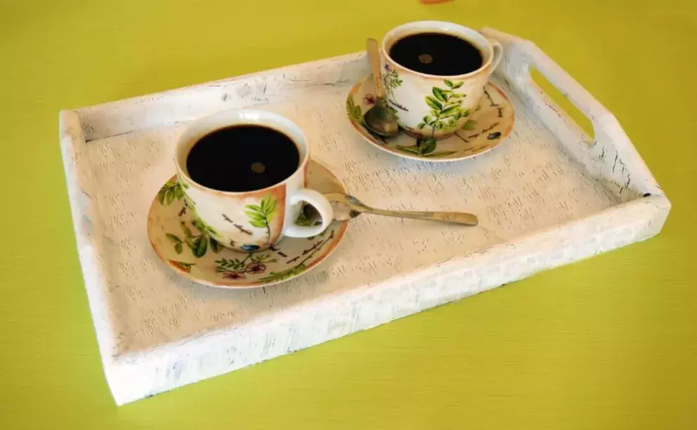 Podnos s popraskaným efektem