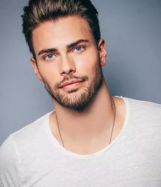 Do průzračně ledových očí tohoto severského modela bychom koukaly věčně…
Foto: @dreeriksen