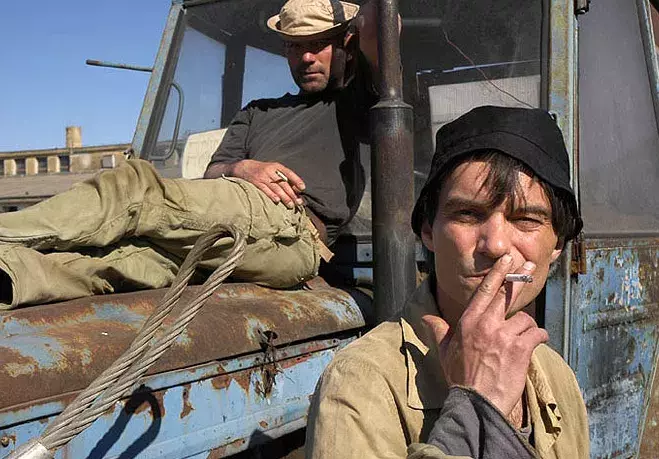 Ve stejnojmenném snímku, za který Trojan získal Zlatého lva, hraje mentálně zaostalého muže středního věku, který žije s maminkou na vesnici. Nebudeme prozrazovat, jak tohle drama končí, možná jen to, že se při tom moc nezasmějete. Václav ale rozhodně patří k českým filmům, které byste měli alespoň jednou zhlédnout.

Photo © SPI International