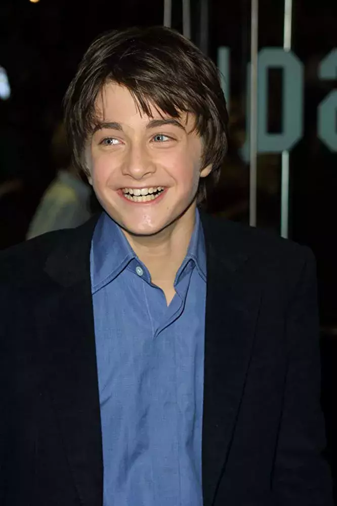 <p>Hlavní roli Harryho Pottera ztvárnil <strong>Daniel Radcliffe</strong> (*1989). Herec letos oslavil své 30. narozeniny a rád by vyměnil herectví za režírování. „Po třicítce bych se chtěl věnovat režii a natočit alespoň jeden film, než mi bude 40,