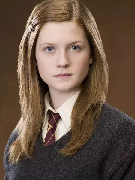 <p>Nejmladším dítětem Weasleyovic klanu je Ginny. Její představitelka <strong>Bonnie Wright </strong>se narodila v roce 1991 a už jako malá hrávala ve školních představeních a besídkách. Od roku 2001 hrála malou sestru Rona a nakonec se do ní sám Harry zamiluje. Během natáčení posledního dílu jí bylo 20 let.</p>
