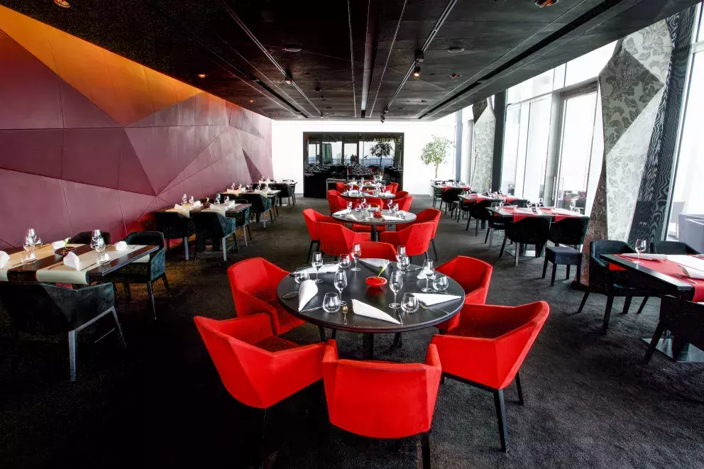 <p><strong>5x večeře s redakcí v luxusní restauraci Aureole, jedna v hodnotě 2000 Kč</strong></p>
