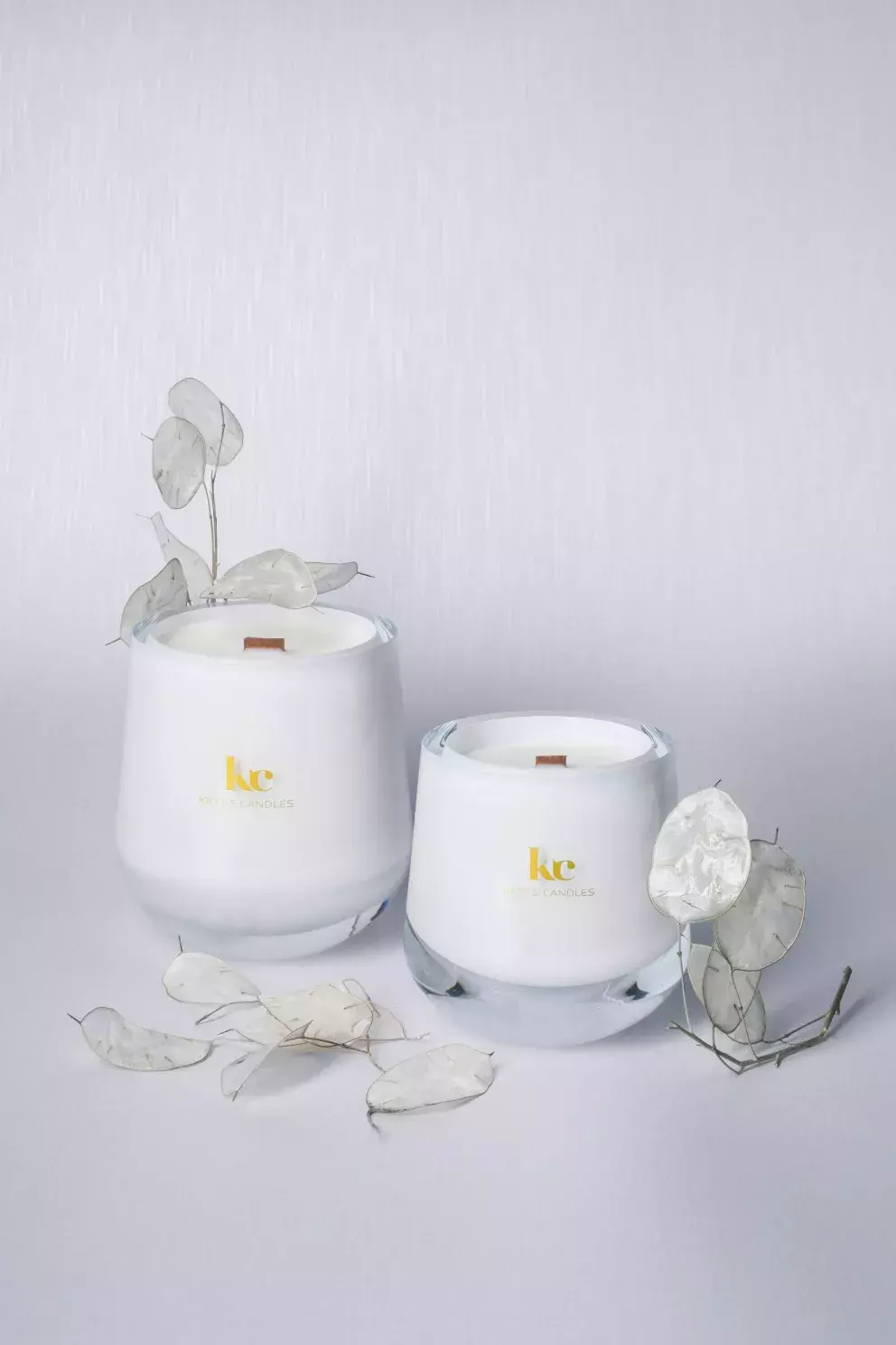 <p>Zklidněte se a rozjímejte při vůně cedrového dřeva svíčky Christmas Cedar, která vydrží hořet až 60 hodin a je vyrobená z čistě přírodního sójového vosku a s přírodním dřevěným knotem, který při hoření příjemně praská (Ketts Candles, 1690 Kč).</p>
