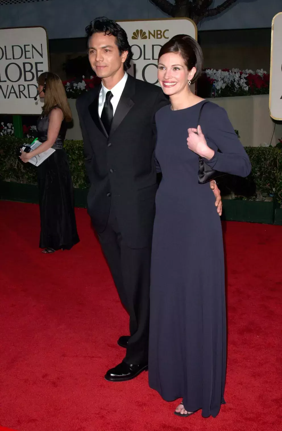 <p>S přítelem Benjaminem Brattem v roce 2001, kdy získala Zlatý glóbus za nejlepší herečku ve filmu Erin Brockovich. Už tehdy měla šaty od jednoho ze svých oblíbených návrhářů Giorgia Armaniho.</p>
