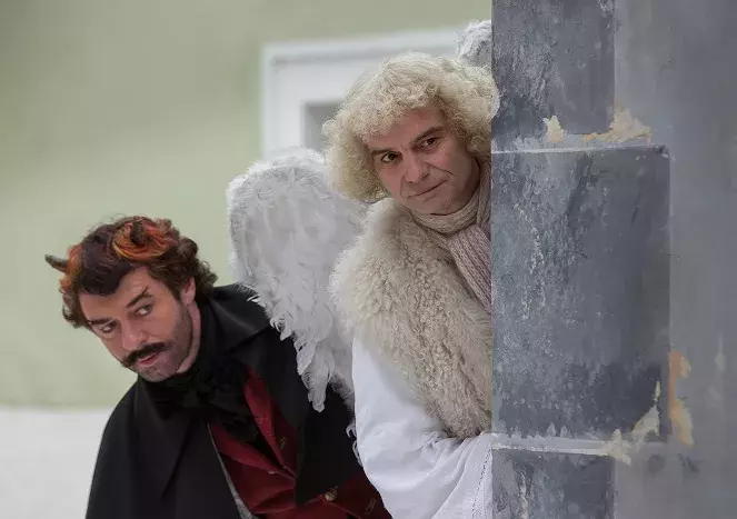 <h3>Anděl Páně 2</h3>

<p>Pokračování oblíbené pohádky Anděl Páně se tentokrát odehrává v předvečer svátku svatého Mikuláše a my se znovu můžeme setkat s andělem Petronelem a jeho věčným pokušitelem, čertem Uriášem. Ten začne Petronela ponoukat, že stačí utrhnout jablíčko ze stromu Poznání a bude vědět to, co ví jen Bůh! V potyčce se vzácné ovoce skutálí až na Zemi a Petronel s Uriášem ho musí najít! Než se jim podaří jablko najít a vrátit tam, kam patří, bude třeba zažít velké dobrodružství a projít několika nebezpečnými situacemi.</p>
