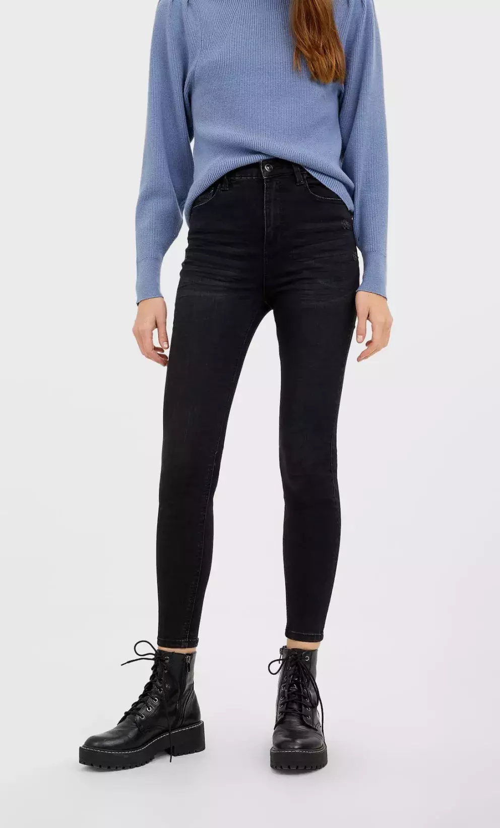 <p>Černé džíny s vysokým pasem, Stradivarius</p>
