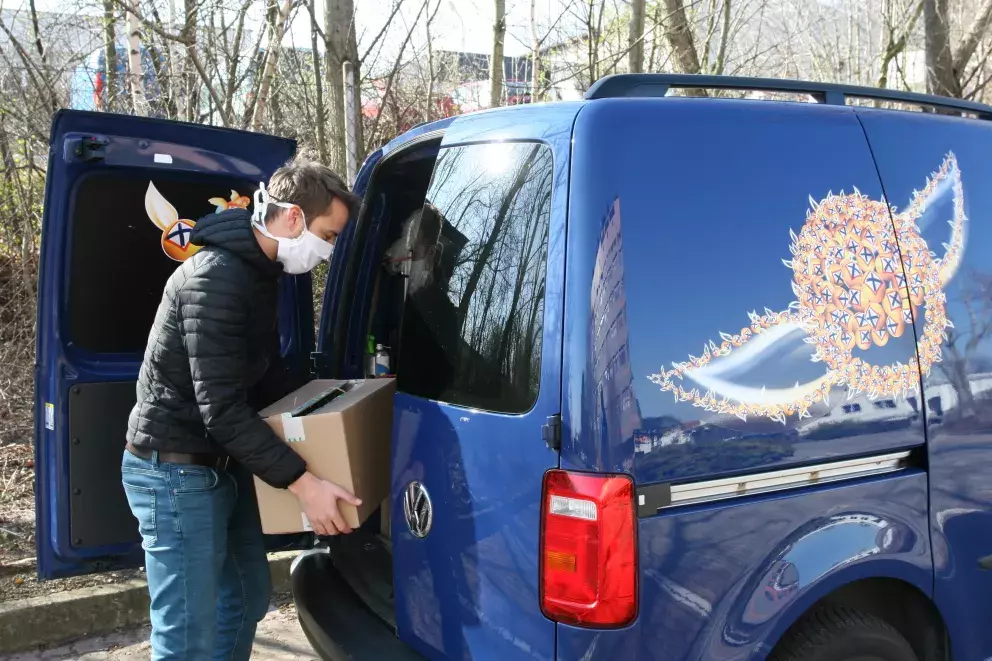 Foto 1 k článku Epidemie spojila Sazku a neziskovku Podané ruce