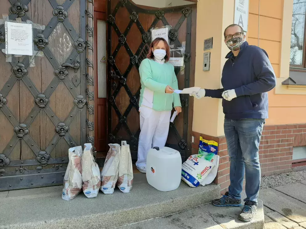 Foto 2 k článku Epidemie spojila Sazku a neziskovku Podané ruce