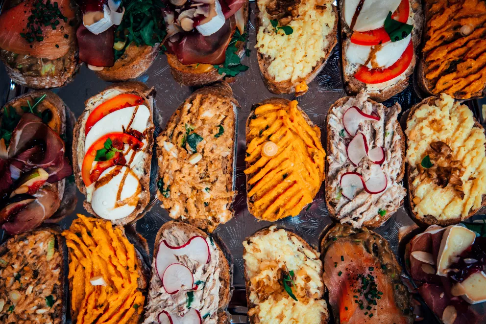 Pomazánky v hlavní roli: Inspirace pro rychlou večeři nebo svačinu