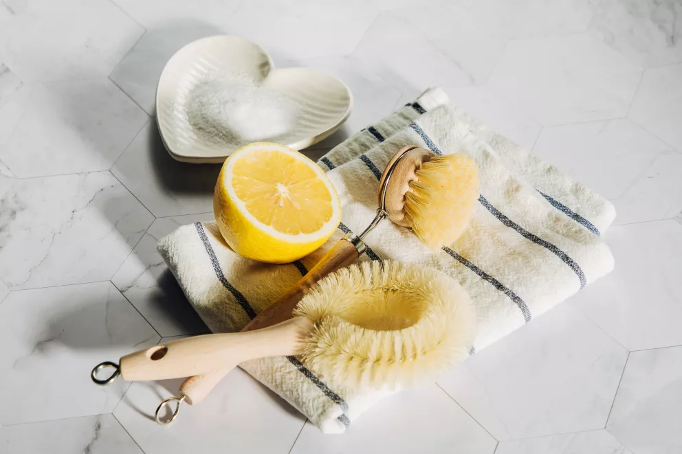 Úklid pomocí citronu