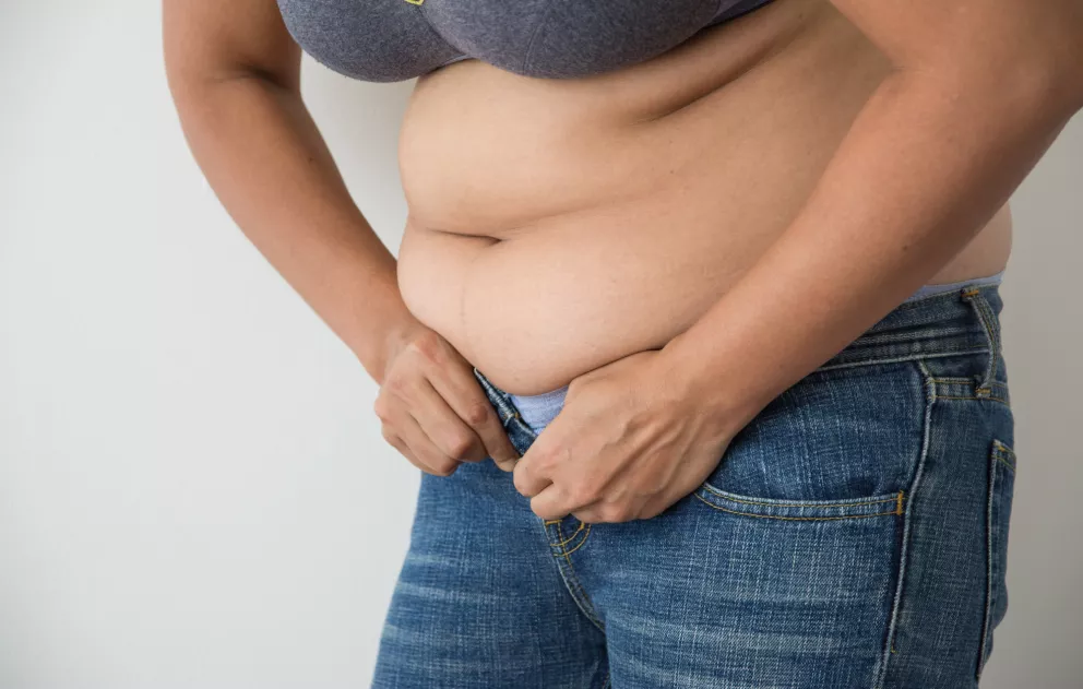Tuk na břiše