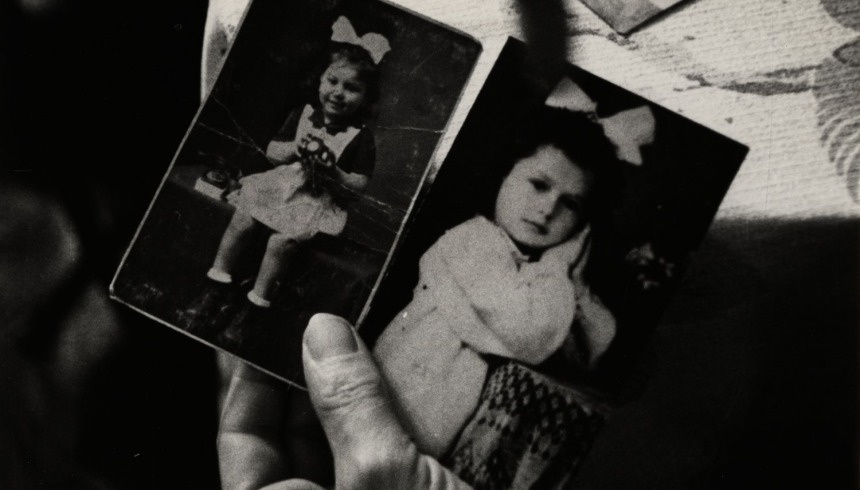 Éva pomocí fotografií z dětství hledala svou rodinu.