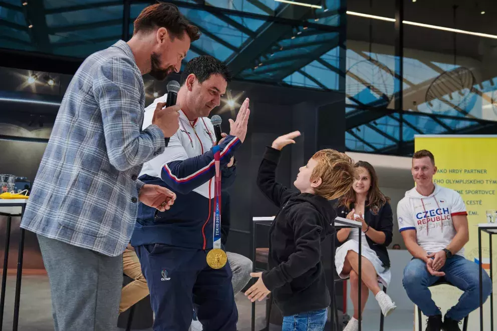 Foto 9 k článku Sazka darovala skrze olympijské medailisty 300 000 korun na dětský sport
