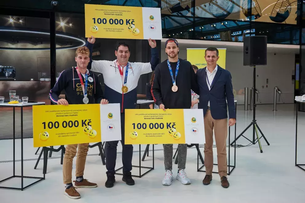 Foto 3 k článku Sazka darovala skrze olympijské medailisty 300 000 korun na dětský sport