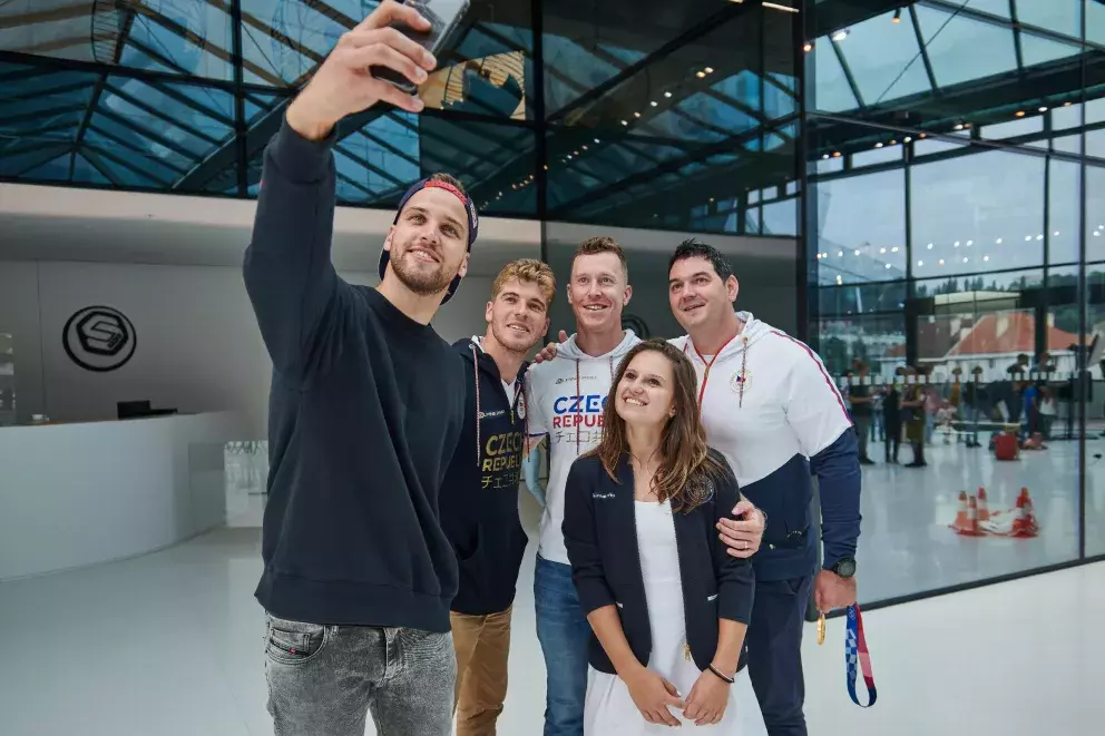 Foto 5 k článku Sazka darovala skrze olympijské medailisty 300 000 korun na dětský sport