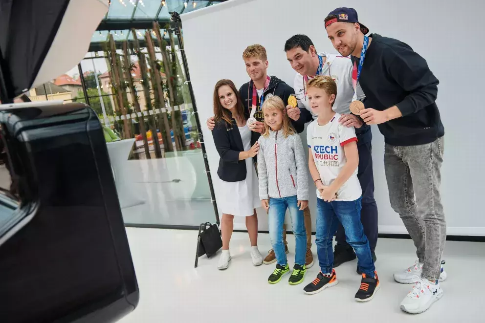 Foto 6 k článku Sazka darovala skrze olympijské medailisty 300 000 korun na dětský sport