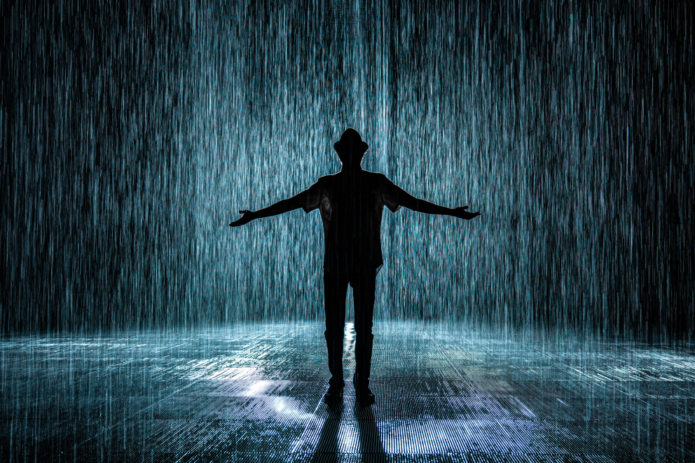 Člověk v dešti