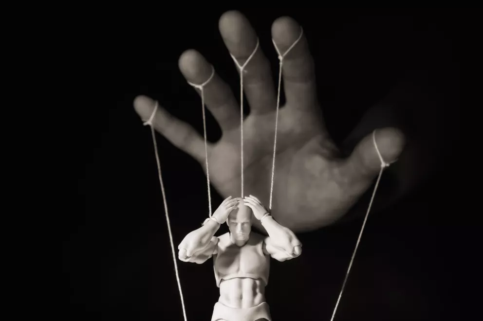 Odhalte a zastavte manipulátory