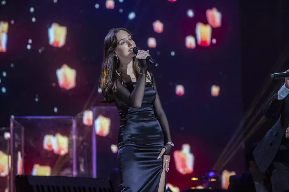 Foto 2 k článku Charlotte Elle Gottová roste do krásy. Pohledná brunetka je kopií svého otce