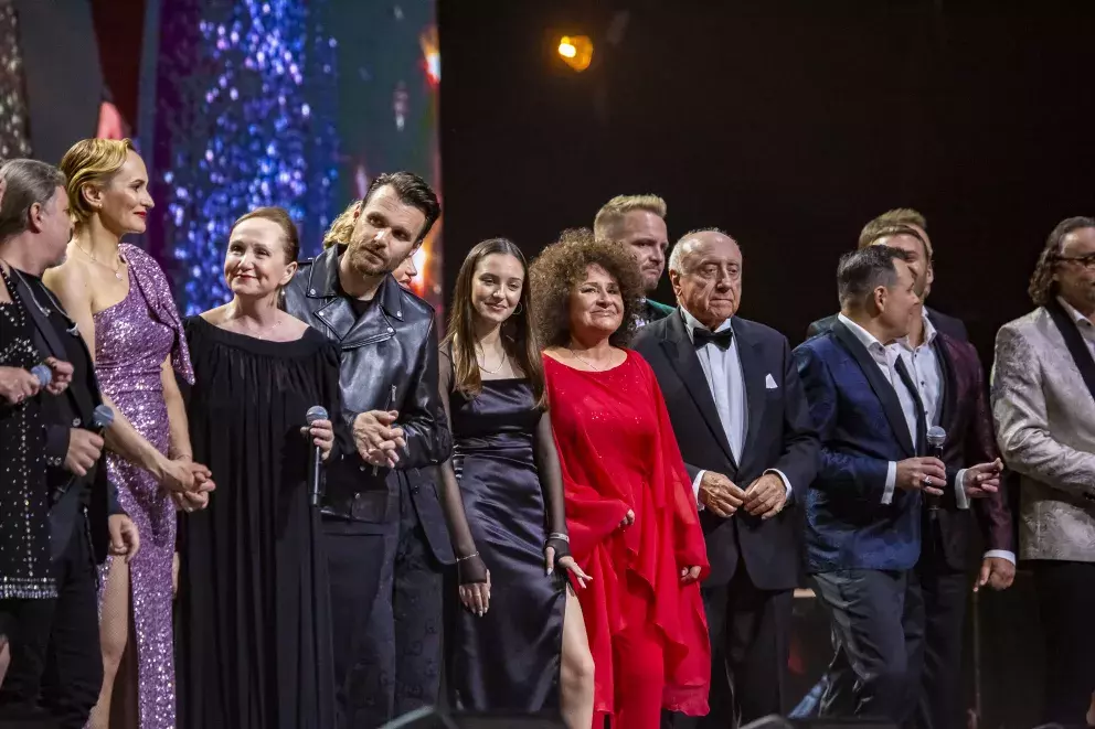 Foto 5 k článku Charlotte Elle Gottová roste do krásy. Pohledná brunetka je kopií svého otce