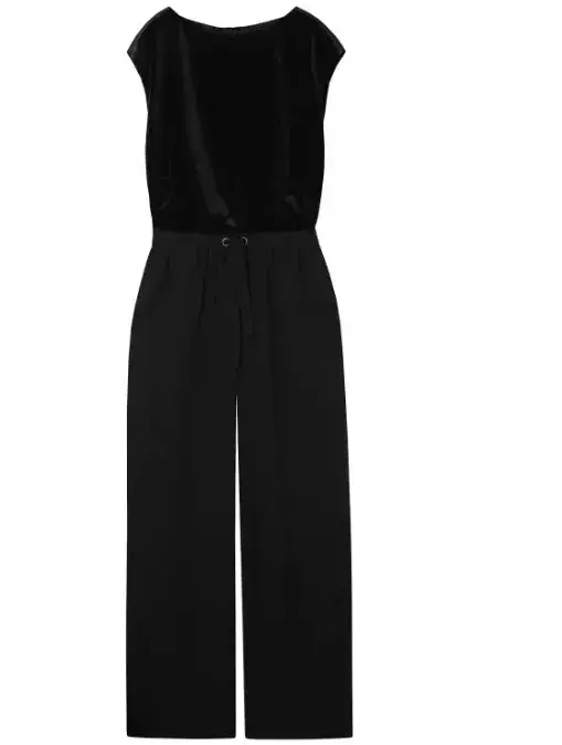 Foto 15 k článku Co se nosí: Zařaďte do vašeho šatníku i overaly. Zalichotí každé ženské postavě