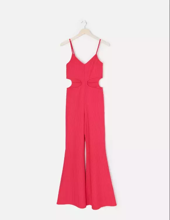 Foto 10 k článku Co se nosí: Zařaďte do vašeho šatníku i overaly. Zalichotí každé ženské postavě