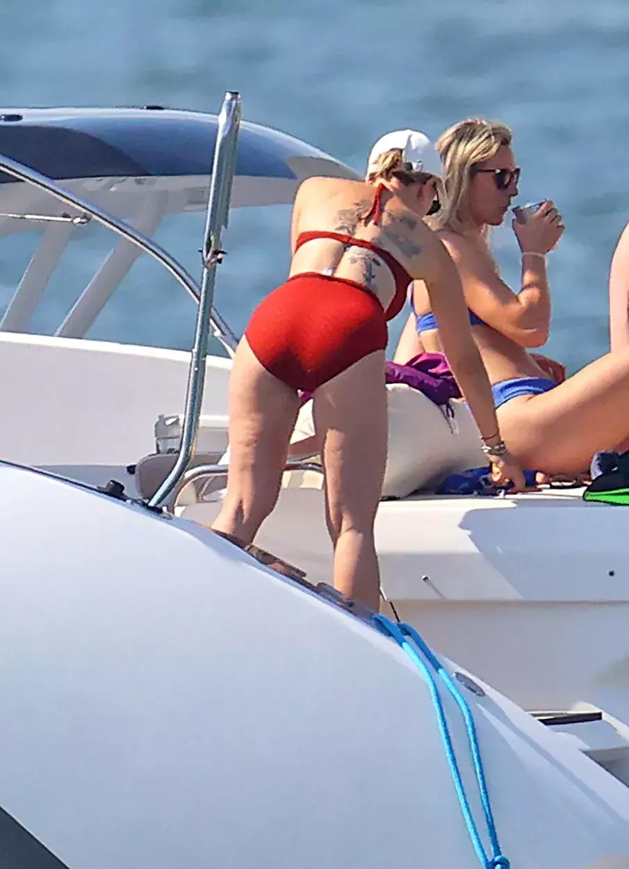 Foto 11 k článku Svůdná Scarlett Johansson se ukázala v bikinách: Nadupaný dekolt a dokonalý zadeček