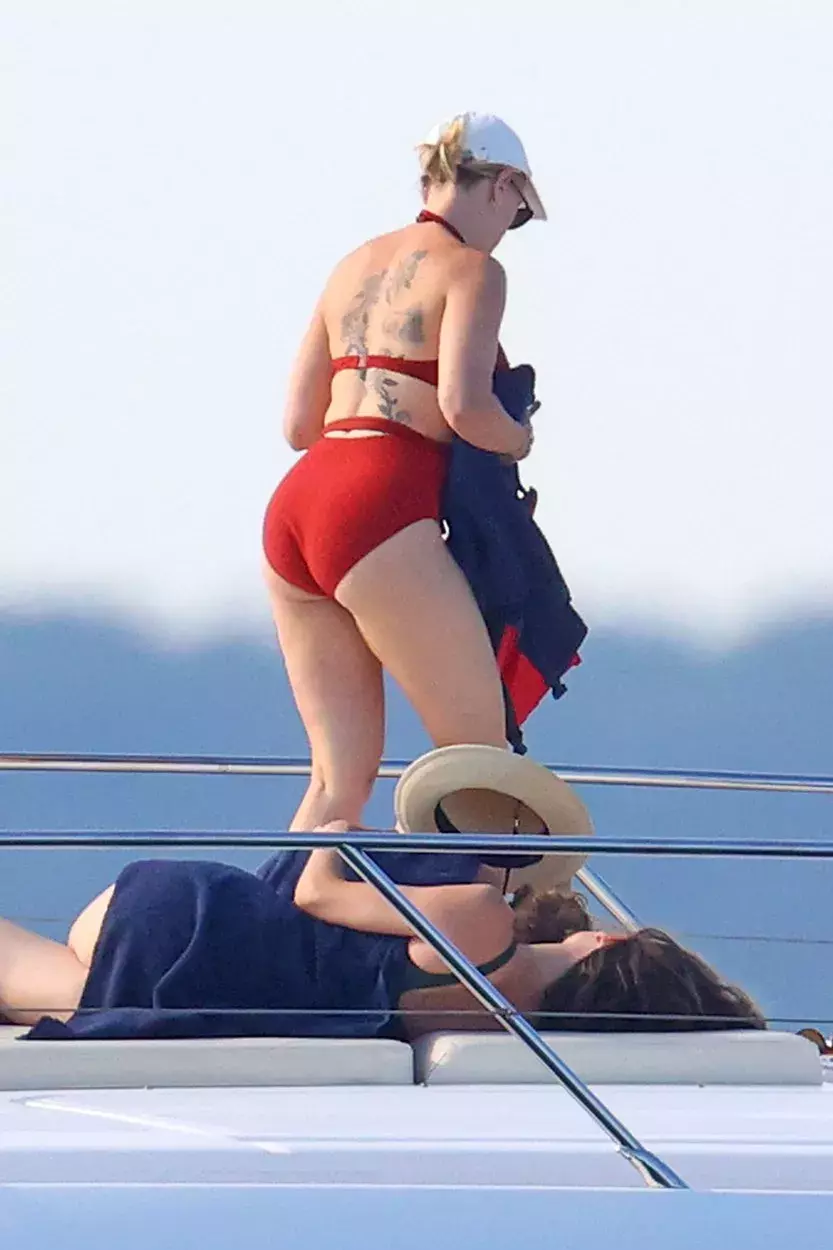 Foto 7 k článku Svůdná Scarlett Johansson se ukázala v bikinách: Nadupaný dekolt a dokonalý zadeček