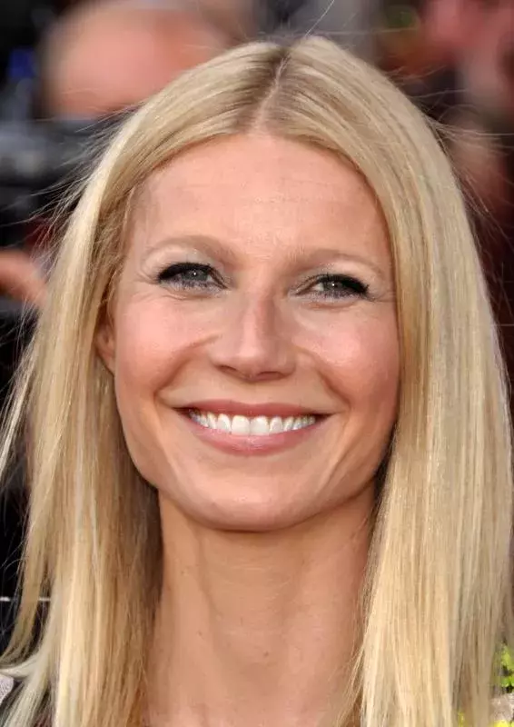 Foto 2 k článku Gwyneth Paltrow objevila elixír mládí. 50. narozeniny připomněla fanouškům fotografií v plavkách