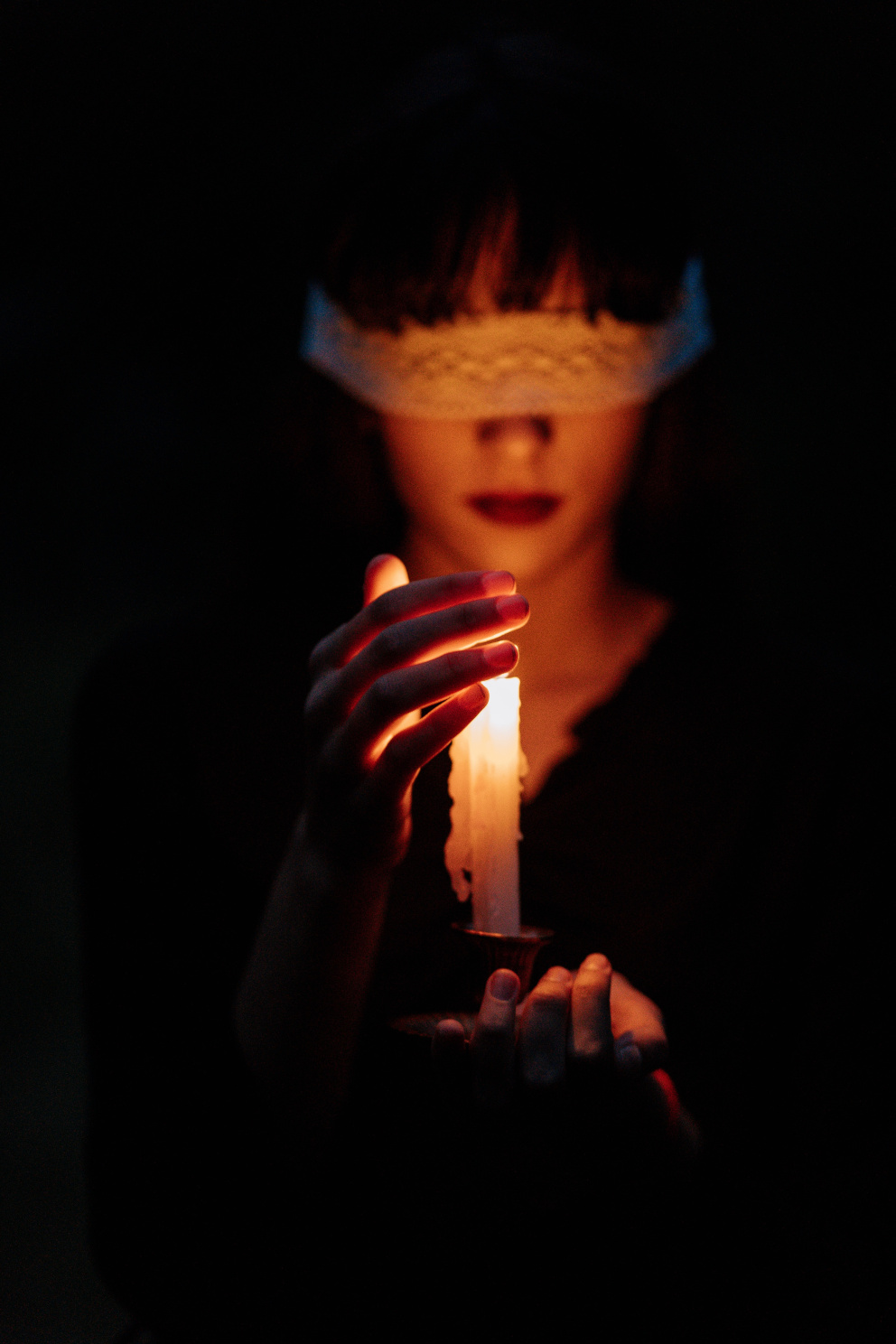 Žena se svíčkou