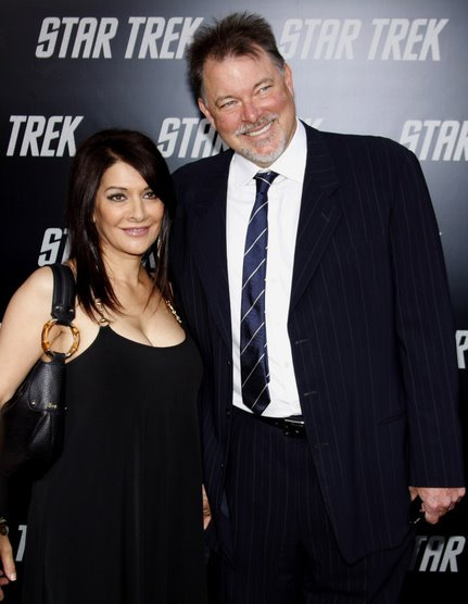 Jonathan Frakes s hereckou kolegyní ze Star Treku.

