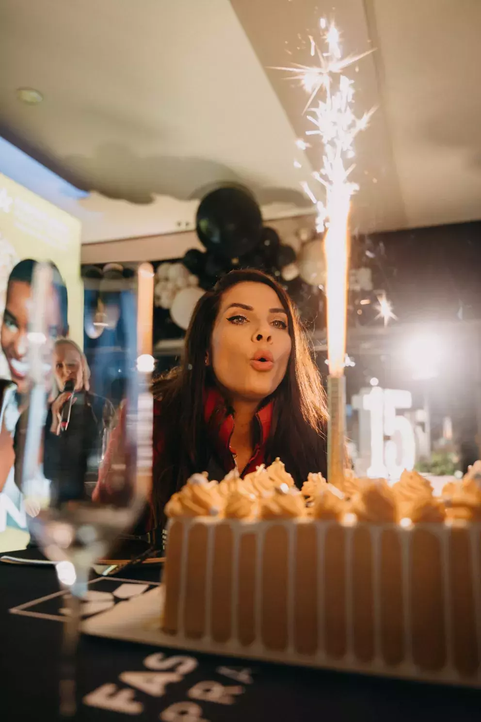 Foto 8 k článku Eva Burešová hlásí návrat do pracovního procesu. Poporodní kila jí neuvěřitelně sluší