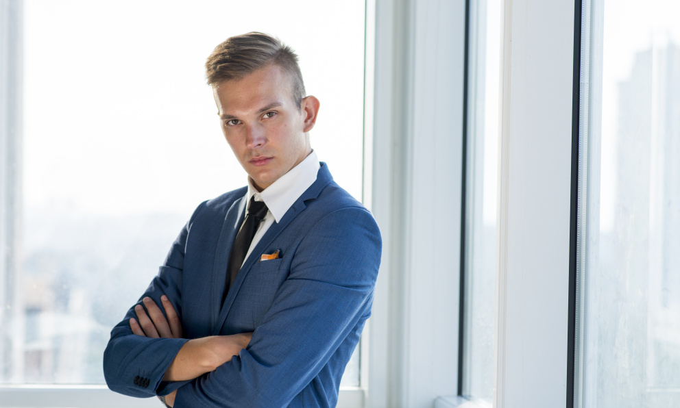 portrait-young-businessman-with-folded-arms.jpg (6.98 MB)