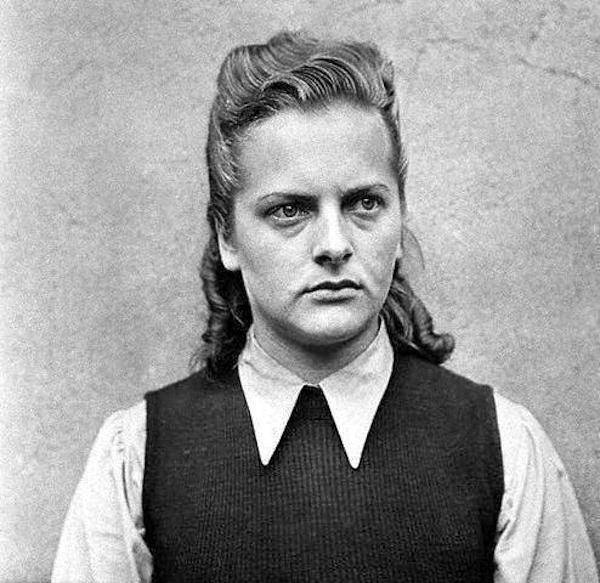 Irma Grese, která měla na starosti cely smrti Bergen Belsen, odsouzena k smrti. Osvobození koncentračního tábora BERGEN-BELSEN 1945. 