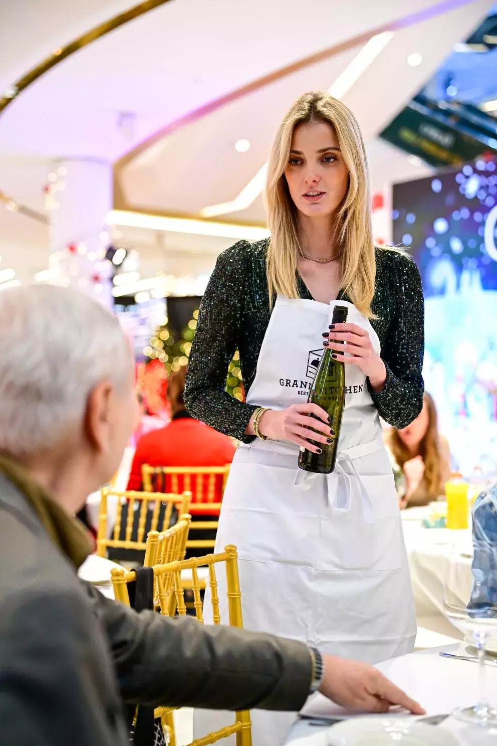 Foto 11 k článku Charitativní projekt, který vás dojme: Na Štědrý den se sešla řada celebrit, aby potěšily ty, kteří nemají takové štěstí