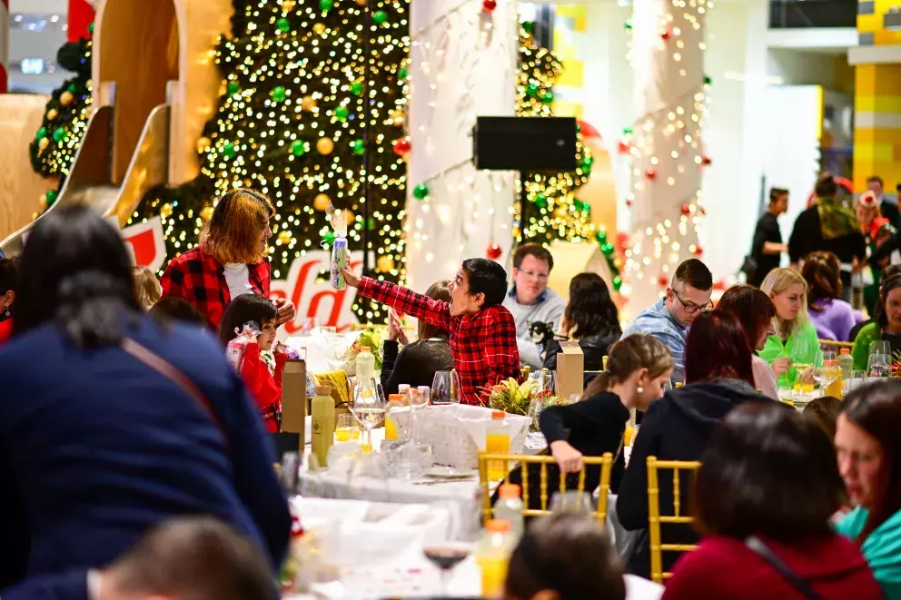 Foto 1 k článku Charitativní projekt, který vás dojme: Na Štědrý den se sešla řada celebrit, aby potěšily ty, kteří nemají takové štěstí