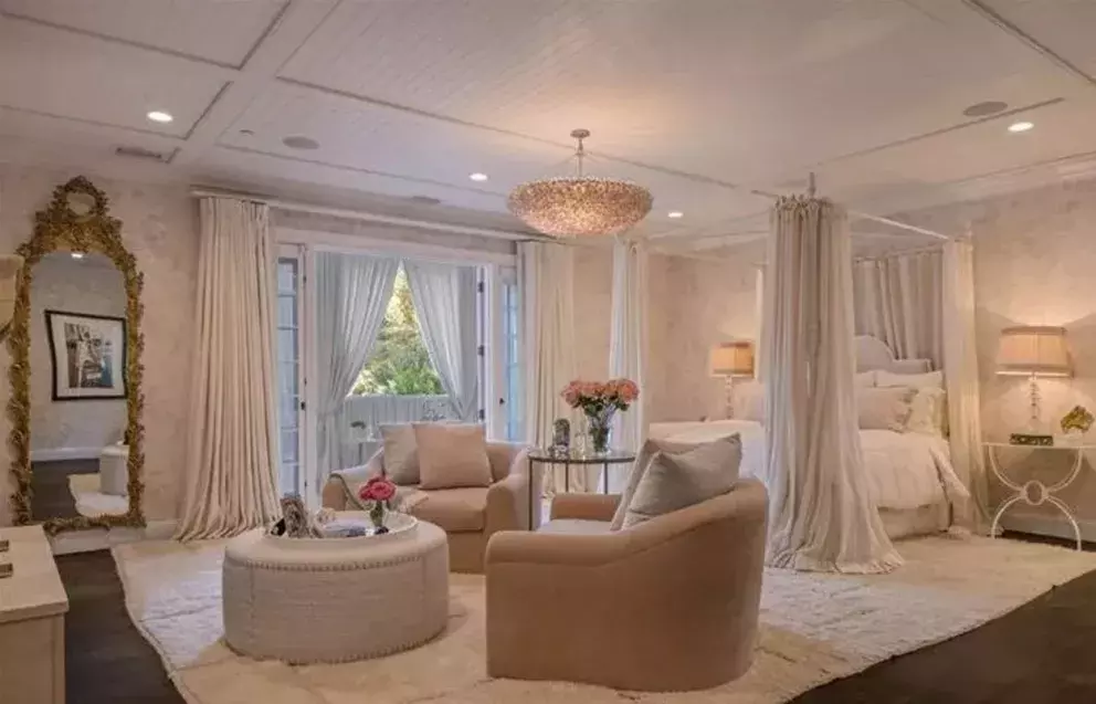 Foto 8 k článku Sylvester Stallone prodává své luxusní sídlo, které koupil před necelým rokem. Nahlédněte k Rambovi domů