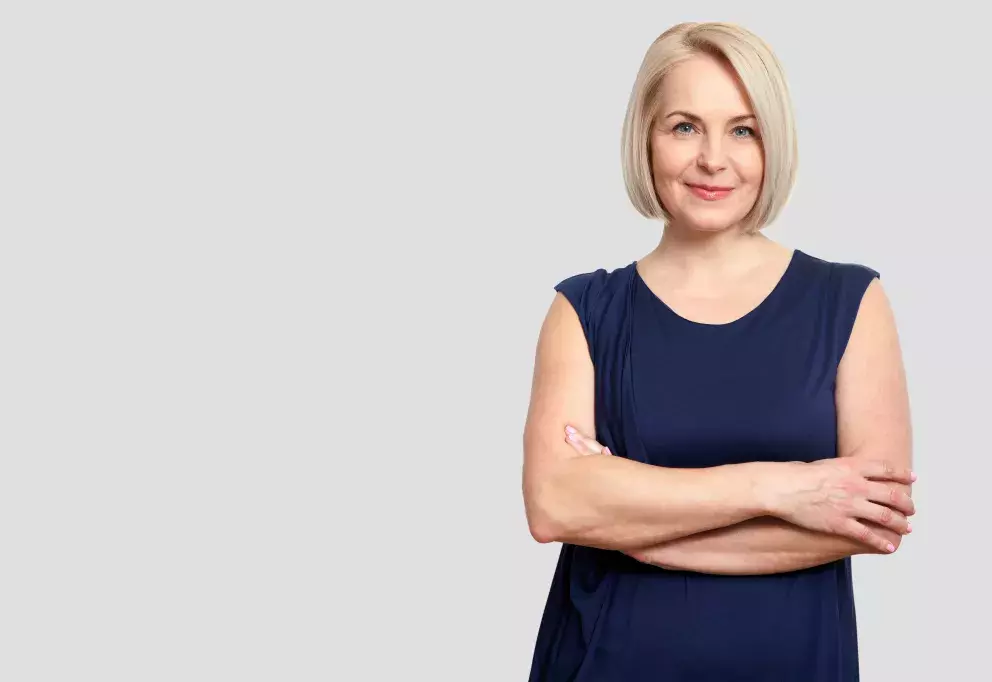 Foto 2 k článku Zapomeňte na pěšinku uprostřed nebo jednolitou barvu: Jaký účes zvolit, když je vám 40, 50 a více let