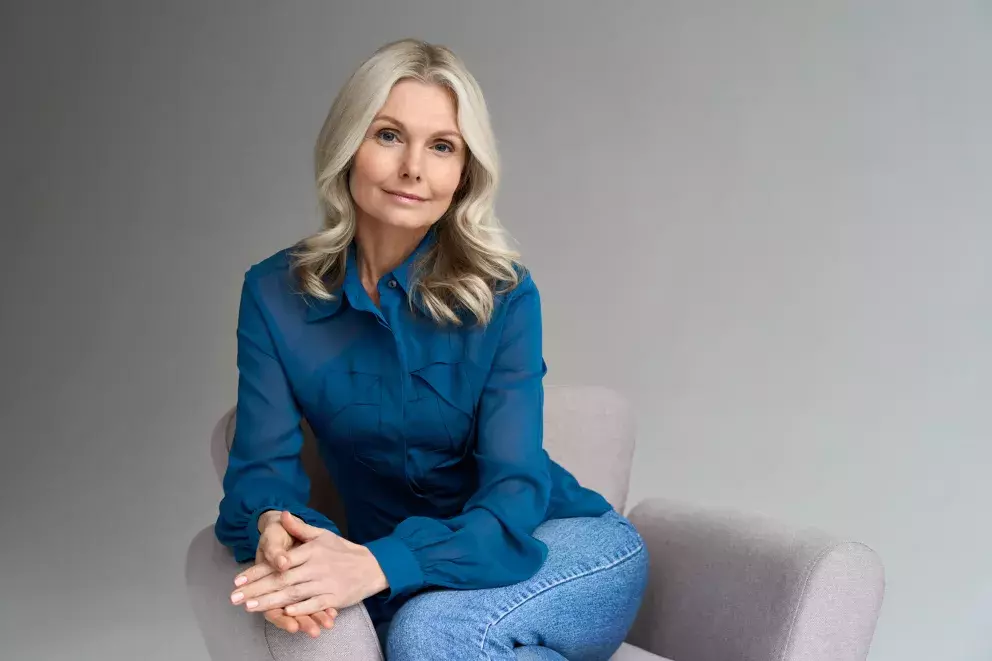 Foto 7 k článku Zapomeňte na pěšinku uprostřed nebo jednolitou barvu: Jaký účes zvolit, když je vám 40, 50 a více let