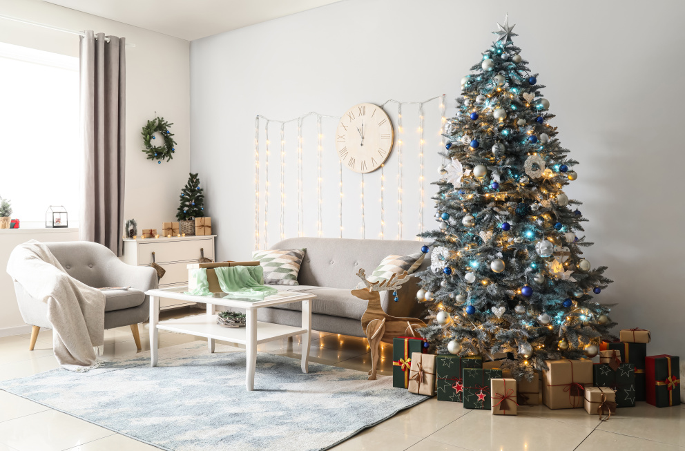 Vánoční trendy 2022: Prohlédněte si úchvatné vánoční stromečky. Letos jsou v módě klasické barvy, bílá i jedna netradiční