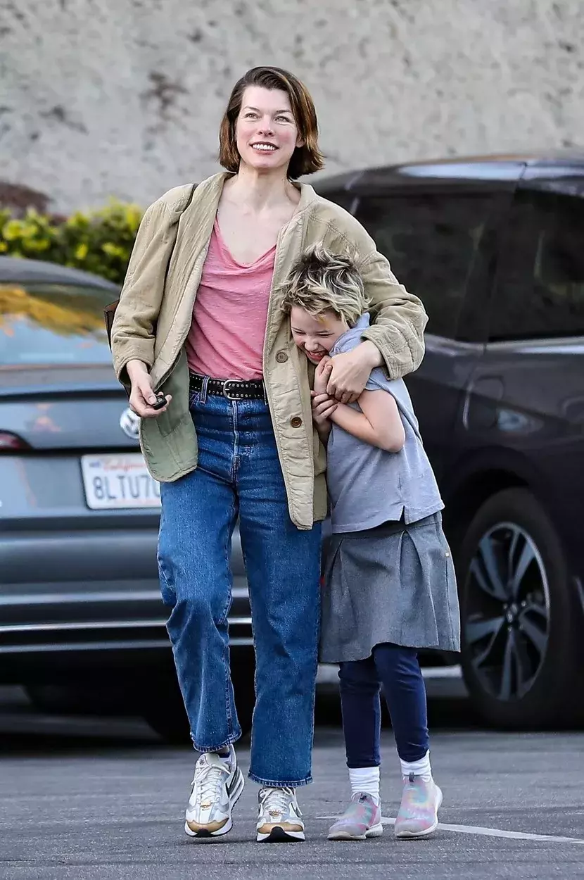 Foto 4 k článku Hvězda legendárního filmu Pátý element Milla Jovovich se téměř v padesáti letech ukázala bez make-upu