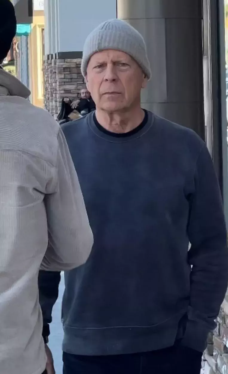 Foto 4 k článku Herec Bruce Willis se ukázal na veřejnosti poprvé po odhalení diagnózy. Vyrazil na kávu s přáteli