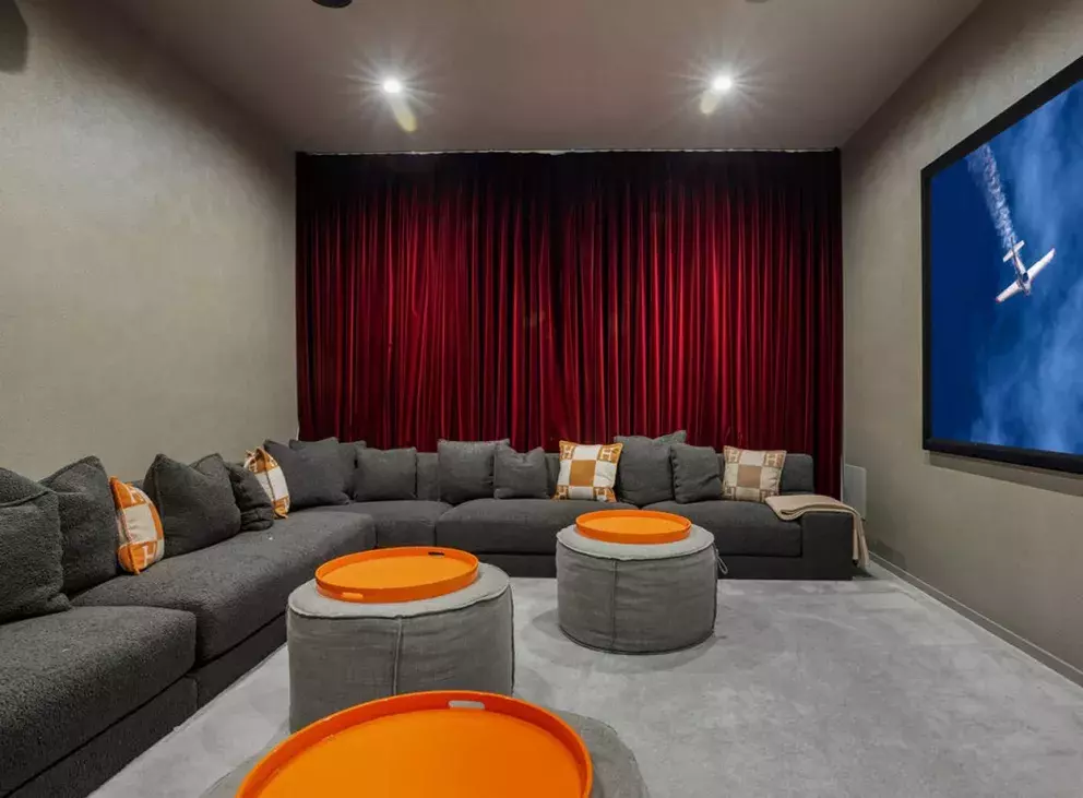 Foto 3 k článku Vstupte do luxusního sídla Zoufalé manželky Evy Longorii: Nechybí zde bazén, kino nebo vinárna