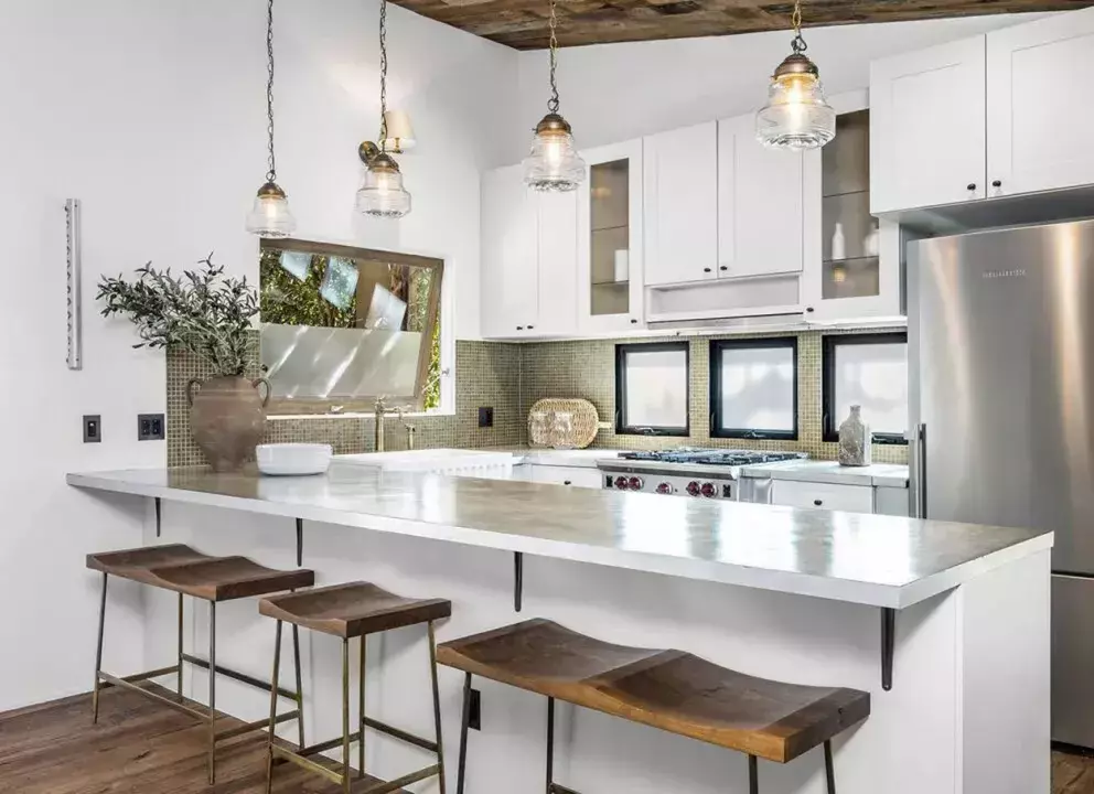 Foto 8 k článku V ložnici měl Bridget Jones i topmodelku Irinu Shayk. Fešák Bradley Cooper prodává svůj dům a vy se do něj můžete podívat