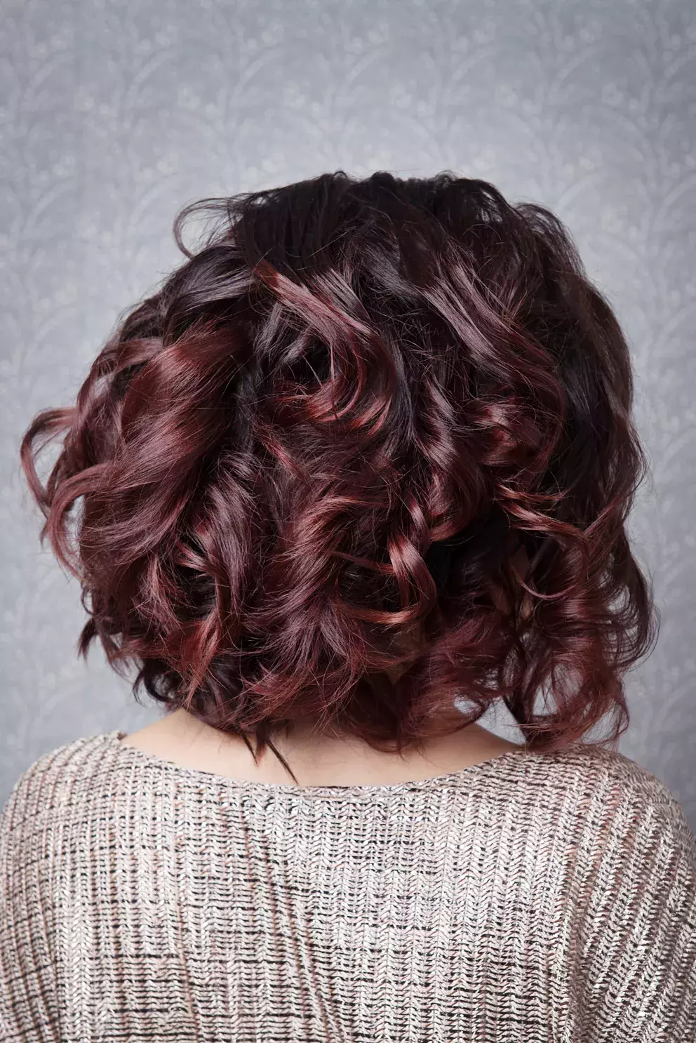 Foto 3 k článku Trendy barvy na vlasy v roce 2023: Trend 90. let v podobě zrzavé se vrací. Na melíry zapomeňte