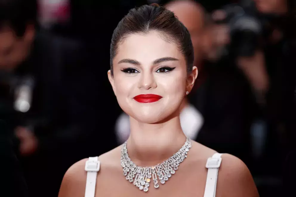 Foto 3 k článku Selena Gomez ukázala svou tvář bez make-upu. Po šikaně ohledně své váhy to nenávistníkům znovu natřela