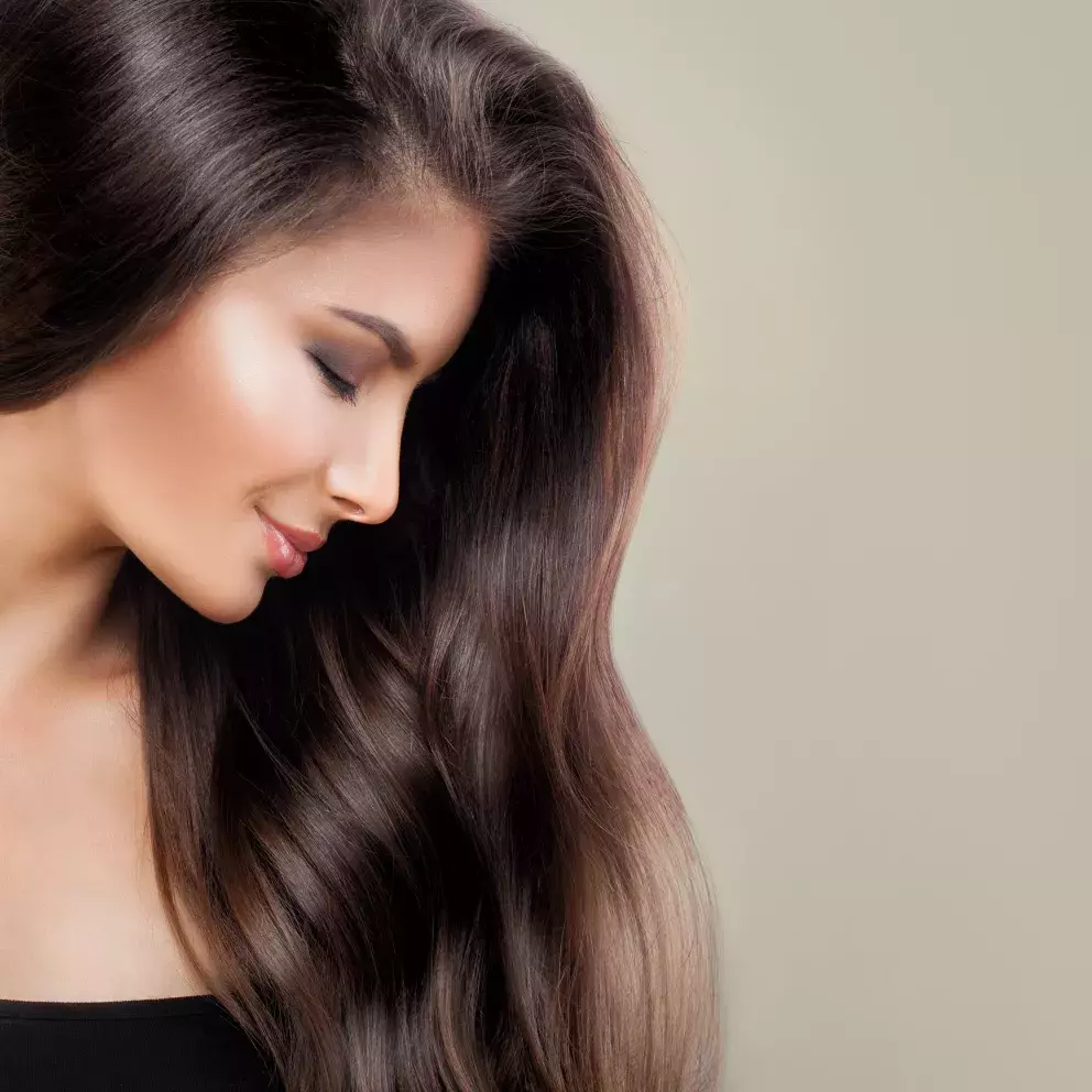 Foto 4 k článku Trendy barvy na vlasy v roce 2023: Trend 90. let v podobě zrzavé se vrací. Na melíry zapomeňte